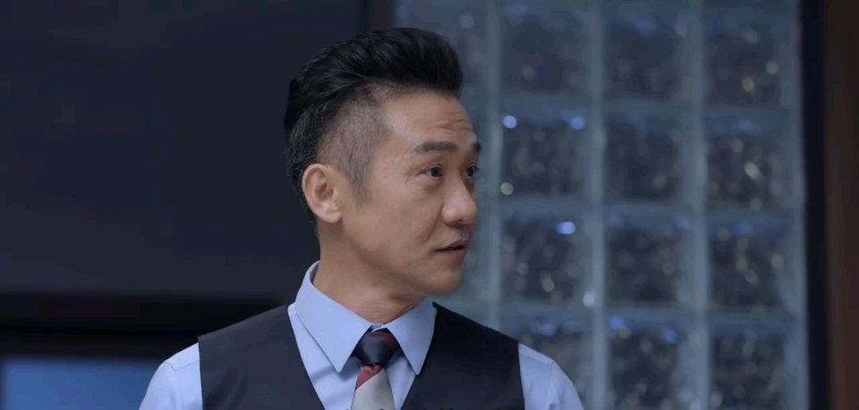 突围悲情戏:全员演技过关,只有他是唯一败笔,仅剩贪欲毫无情感