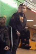 |搞笑GIF段子:有钱人玩的游戏,像我这种估计一脚下去就是一个脚印