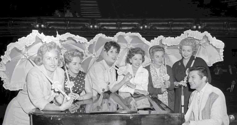 记忆|维拉·林恩夫人去世,享年103岁——照片中的记忆