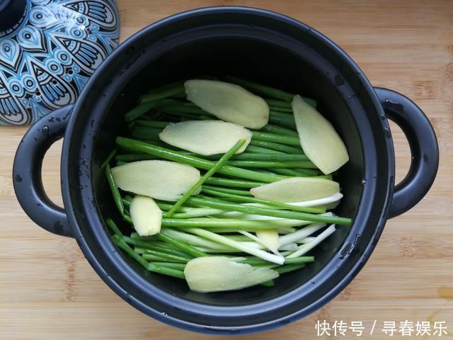 肉类|东坡肉怎么做?别用清水炖,正确做法5勺料汁焖一焖