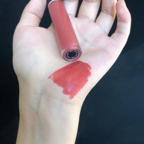 马卡龙 白皮才能涂“蜜桃色”口红?我偏不信!这5支黄皮涂照样美