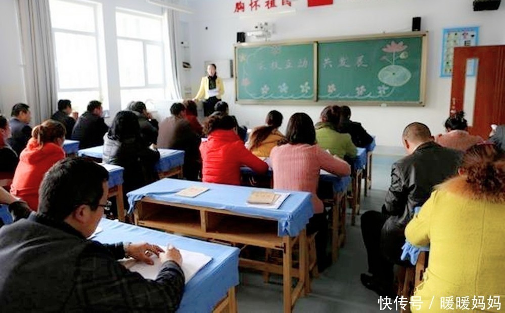 班级|家长会请“倒数第一”家长发言,90后宝妈一席话,让老师无地自容