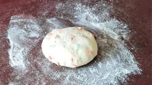 家里有面粉试试这样做,比馅饼简单,比包子好吃,我家一周做3次