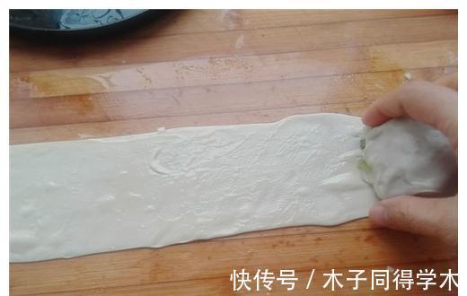 复刻童年牛肉饼:外酥里嫩,咬一口直掉渣,一次做一锅不够吃!