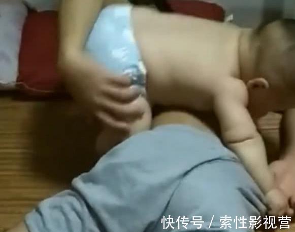 贴心|女儿是爸爸的小棉袄?儿子贴心起来比小棉袄强多!网友纷纷羡慕