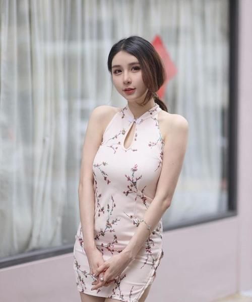 潮范|潮范十足的小姐姐，精致的脸庞太性感，轻松穿出迷人女人味