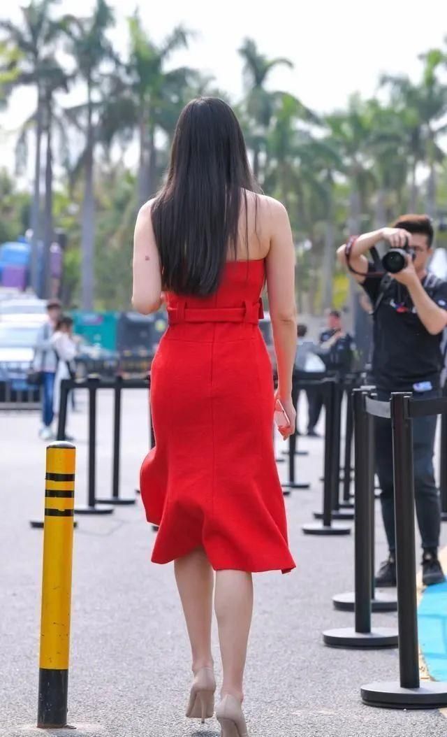 飘逸|清秀小姐姐飘逸裙装搭配高跟鞋时尚靓丽