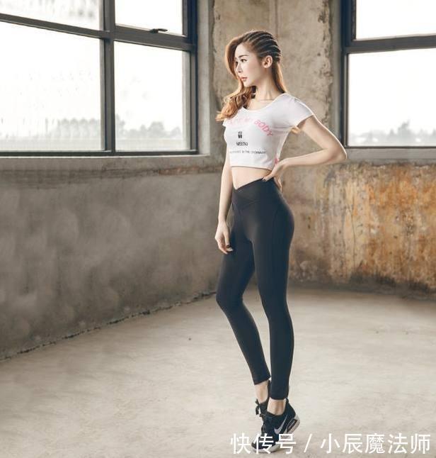 紧身打底裤|简洁大方的打底裤美女,穿出柔情女人味,魅力太强了