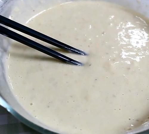 香蕉别再生吃了,淋两个鸡蛋,不加油不加水,出锅孩子馋哭了