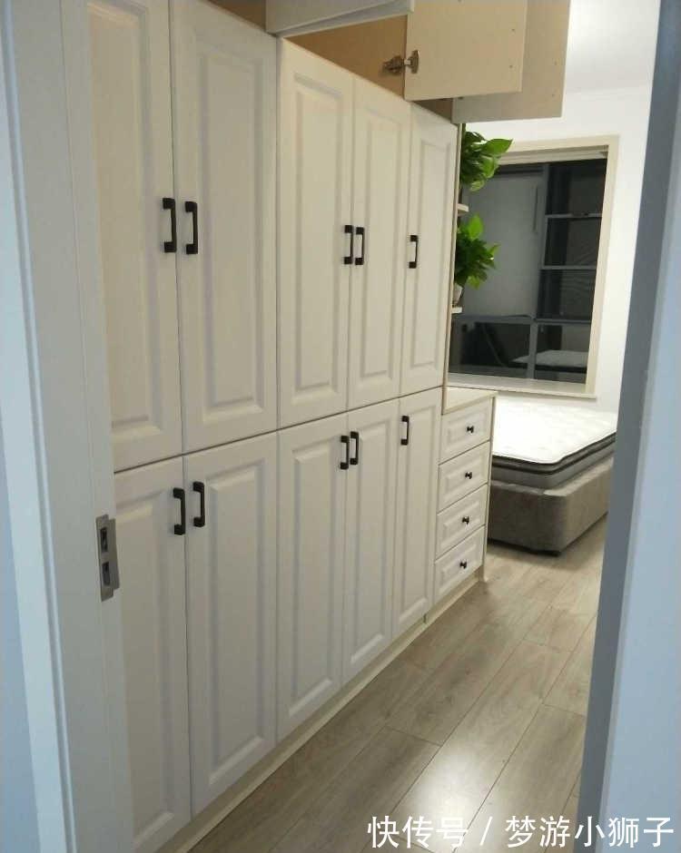 浴室柜|装修18万的简欧风,入户玄关超实用大气,客厅沙发见了都赞