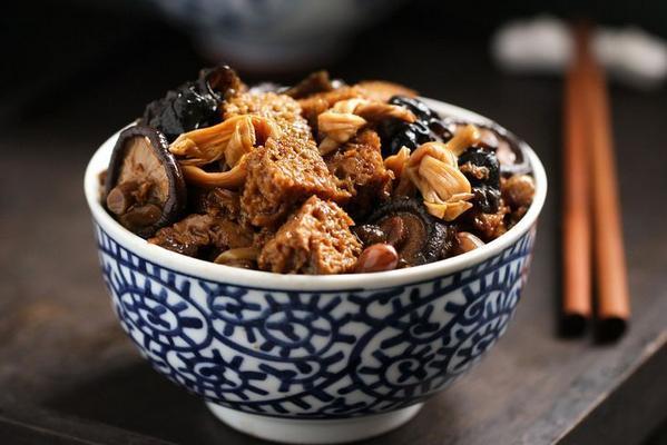 本帮菜中的经典菜,做法却很简单,4种食材加烤麸,比肉还香