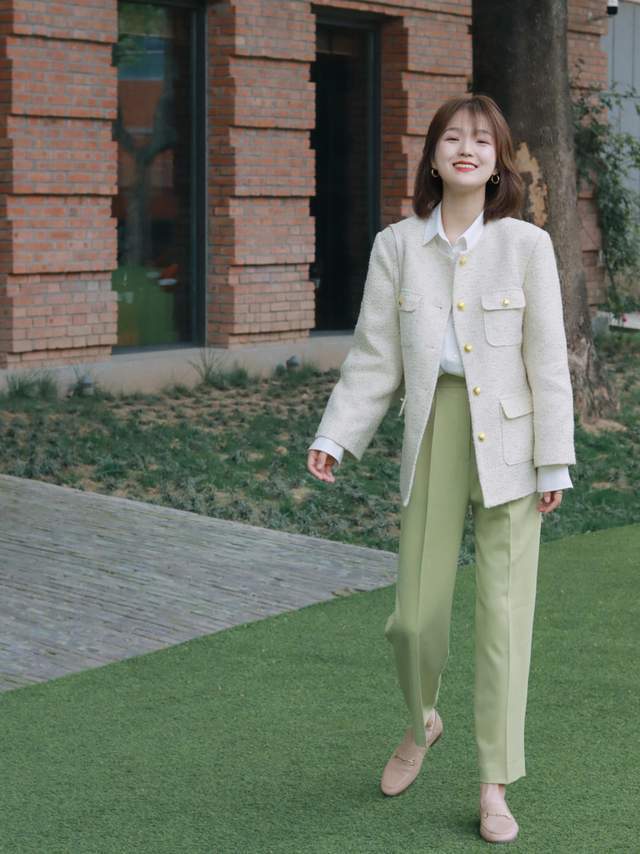 小个子|秋天一定要穿一次“小香风套装”,高级不说还显白,美进骨子里