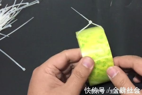 胶带|透明胶带上绑一根扎线带，好多人不知道有啥用，但用过的人都夸好