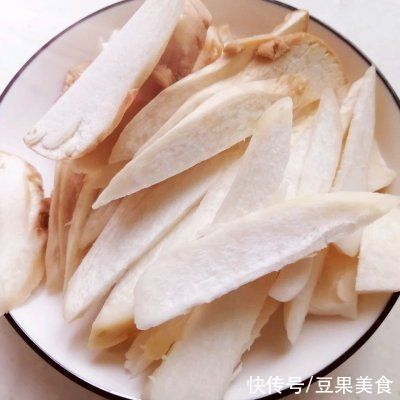 巨下饭|#巨下饭的家常菜#黄瓜炒菌菇