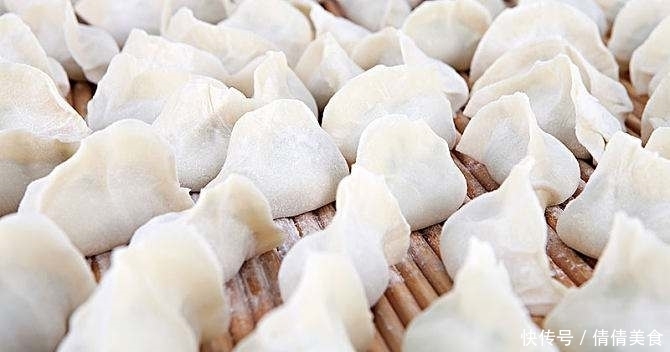 芹菜馅的饺子,里面除了放肉,别忘了放点它,鲜嫩爽口一点不油腻