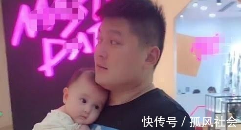 黄小花|奶爸“小鸟依人”式抱娃火了,这是我见过最豪华的“移动软卧”了