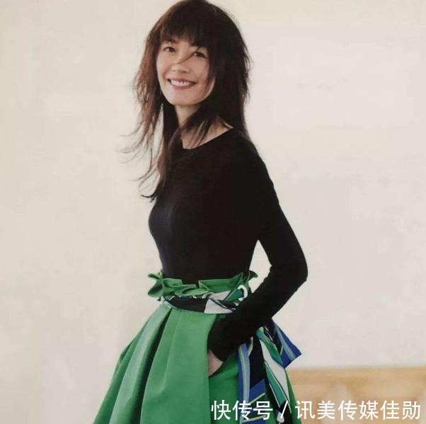 穿搭|年过半百还可以怎么穿？学会这3个技巧，让您变白又会穿