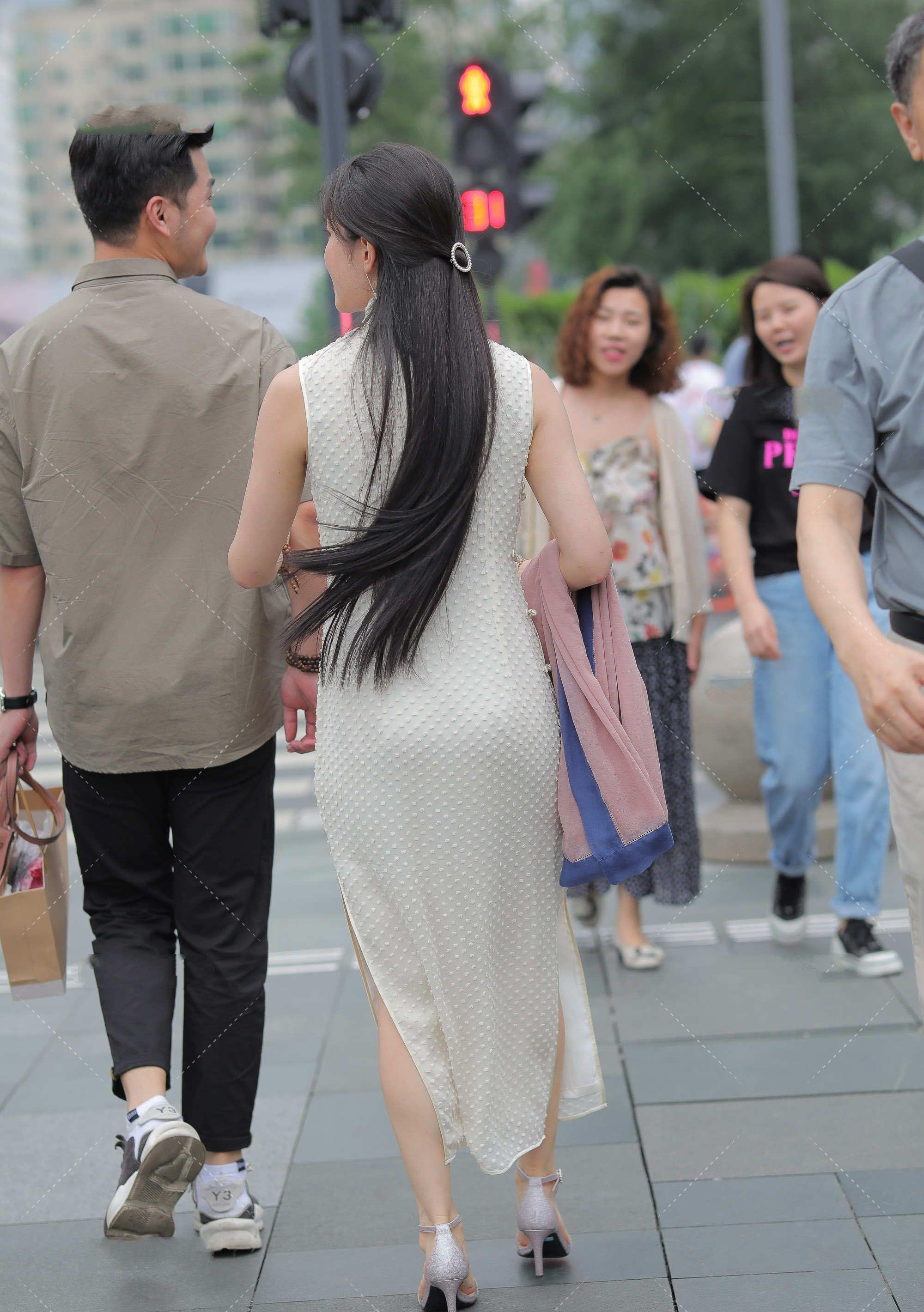 牛仔裤|风靡时尚圈的小香风外套,精致又好看,搭配牛仔裤,简直太美了
