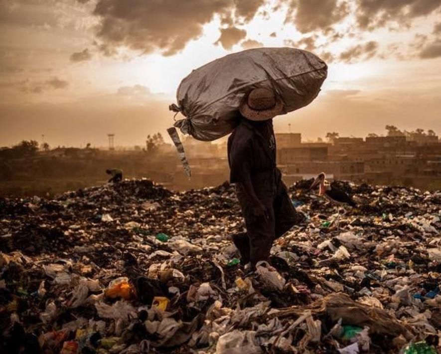  拾荒者|【新诗采撷】王强 | 拾荒者