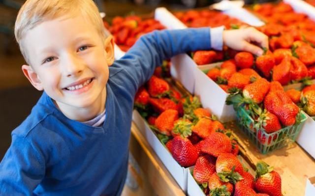 朵朵|孩子幼儿园毛毯被偷,宝妈在单元楼口立牌,没一句脏话却句句扎心