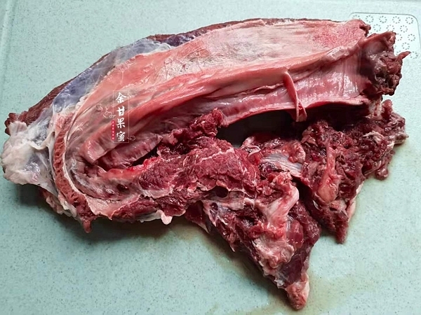 到了夏天,常给家人炖牛肉汤,低脂味美又开胃,好喝不腻人
