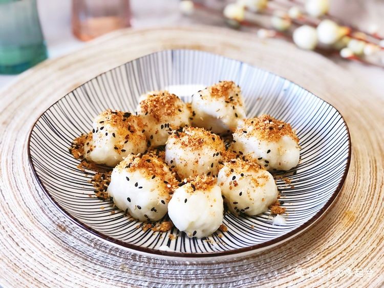 花生糯米糍,我家隔三差五吃一次,做法简单,老少皆宜