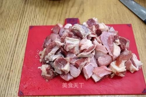 红烧牛肉面：面条筋道，汤香肉嫩，自己在家做超实惠