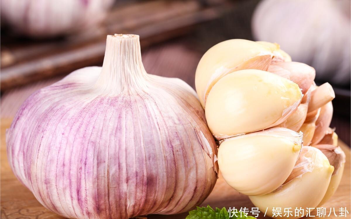保存大蒜别再直接放冰箱,教你一个土方法,放久了照样新鲜不发芽