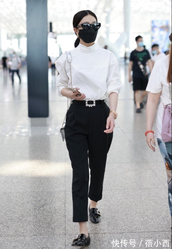 时髦精|秋天穿搭时尽量别搭小白鞋!时髦精都在穿乐福鞋,高级又显气质