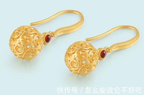 黄金首饰|古法工艺已经out了？今年的黄金首饰，正流行“镂空”元素