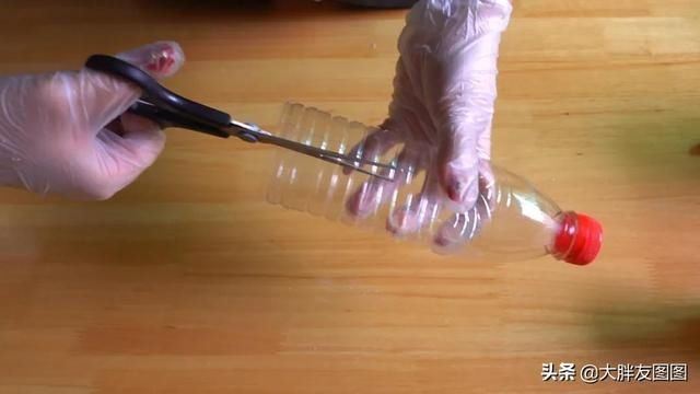 没秤,没打蛋器,没烤箱,如何做出蓬松的无油蛋糕?