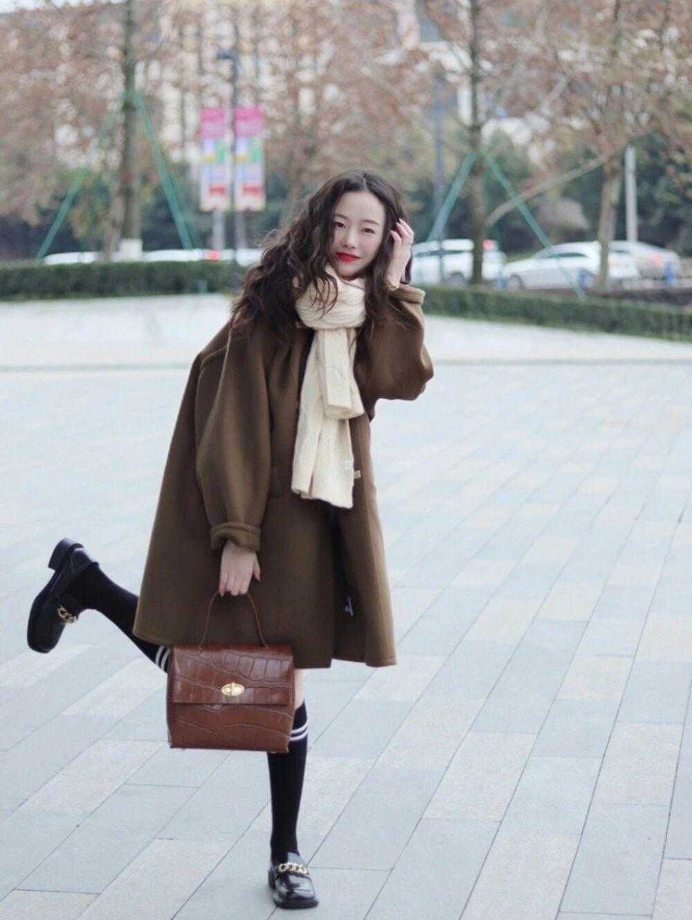 紧身裤 小个子怎么穿大衣显高又时髦?看看这些搭配造型,每一套都可照穿