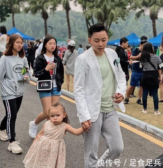 陪伴|花50万买精生女的叶海洋,二胎再添小公主,无偶式带娃靠谱吗