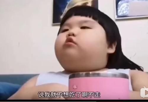 女童|3岁女童被父母喂成70斤,当成主播挣钱,网友缺德父母