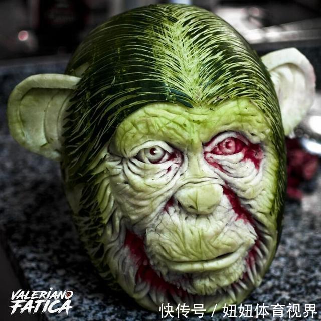 权力的游戏|他把西瓜雕刻成各种形象,画面让人毛骨悚然