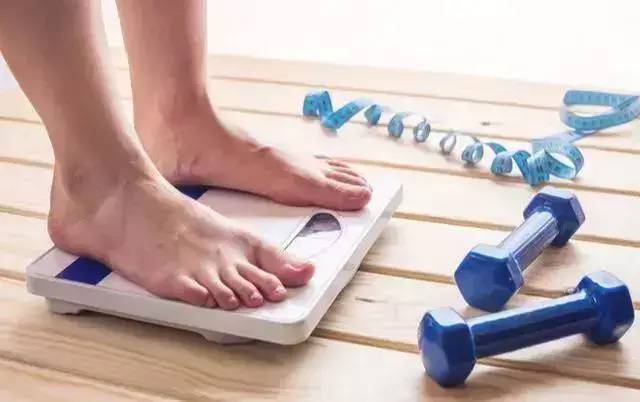 血压|血压高的人,不想脑溢血,少碰4种食物,谨记补三物,做三控