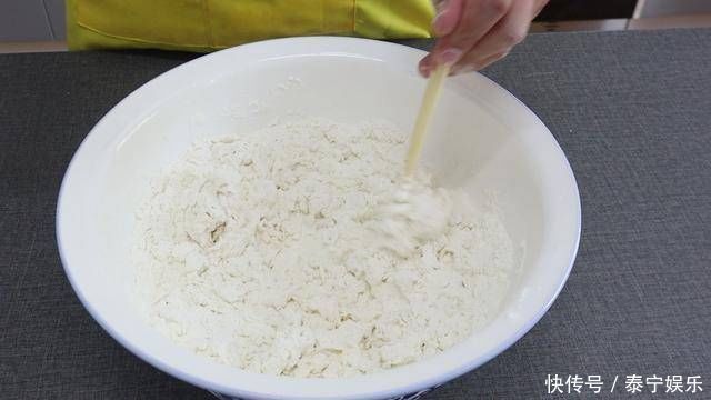 外婆用了40年烙饼做法,柔软多层,凉了不发硬,学会给家人露一手