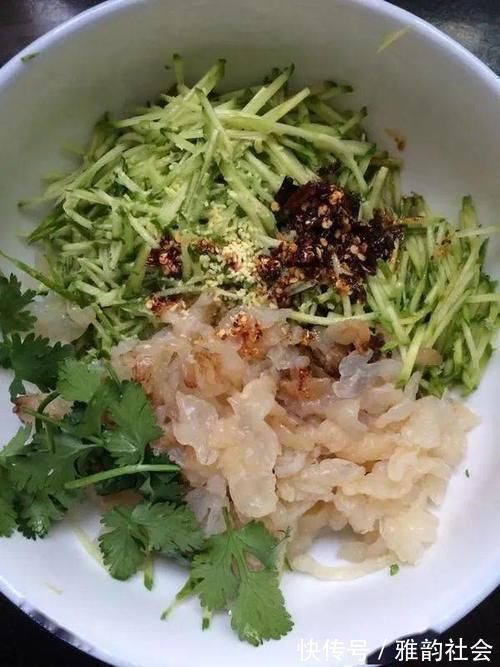 顶花|建议女性:上了年纪多吃这种蔬菜,提高免疫力,比吃红枣强!