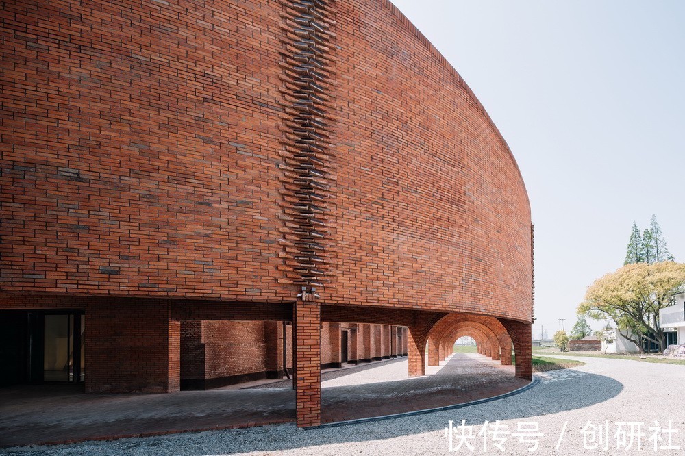 彩平|陶仓艺术中心/裸筑更新