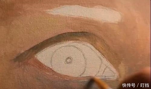 巨佬&巨浪中浮现黑影,走近看见一条巨物卧在海滩,小妹发疯似的跑起来