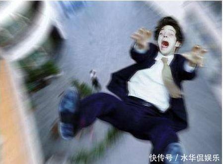 睡觉时身体突然抖一下，感觉像是踩空了一样，这是怎么回事？