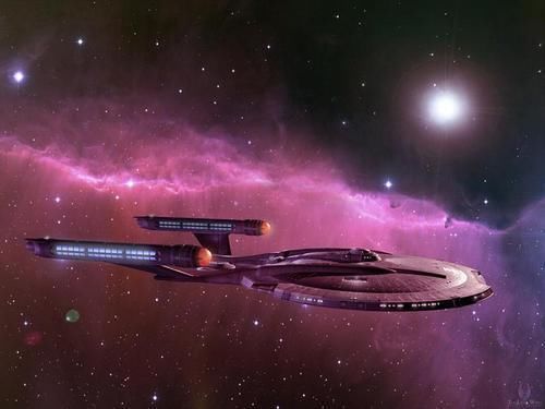 太阳系是一个巨大的盘子吗？它的上方和下方有什么？