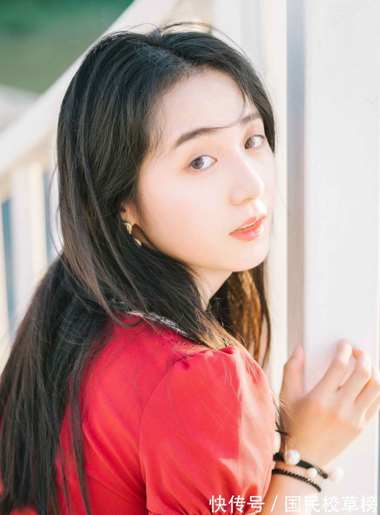 相思$词丨到底相思画不成,一纸白梅难寄予,柔情。只好随他插入瓶