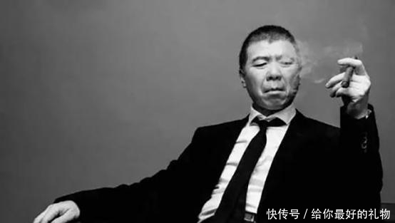 送礼是门大学问!马未都送了根绿松石拐杖给冯小刚,看清了其人