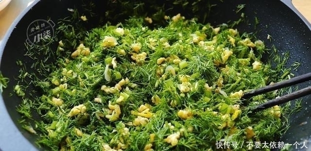 蒸包子|蒸包子时,别再直接上锅蒸了,记住3个诀窍,包子松软好吃不塌陷