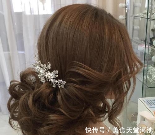 2021结婚季！33个优雅新娘的别致婚礼发型