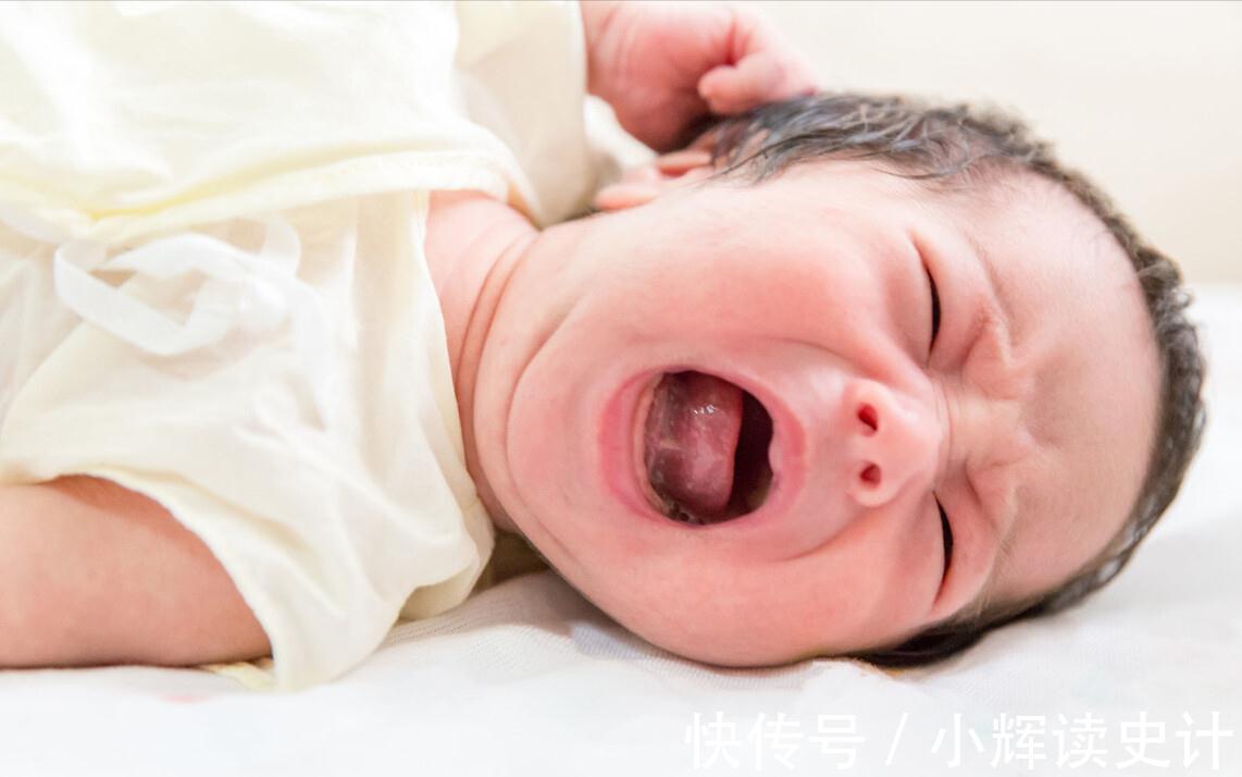 宝宝|婴儿吐奶,怎么分辨“要不要紧”,很简单:看量和状态就好了