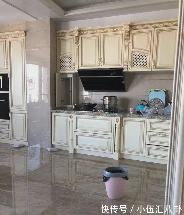 毛爷爷|婚房装修完工，砸5万块做的电视墙太肉疼，婆婆说我败家