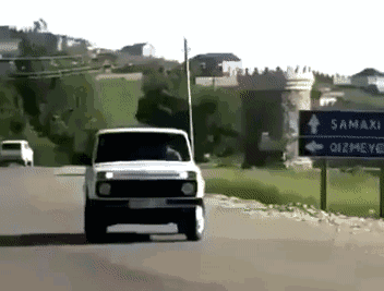 |搞笑GIF:小姐姐你这样做烧烤,其他人怎么吃得下