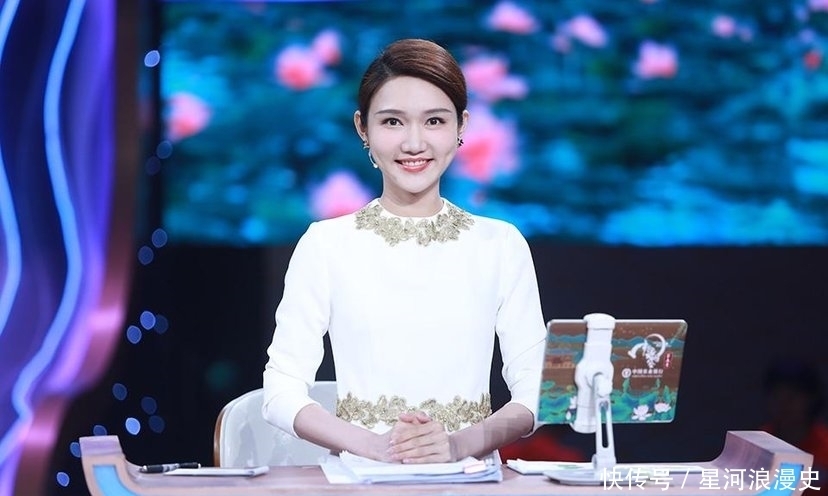 学生喜欢上龙洋主持的《中国诗词大会》,第六季的开场白十分有才